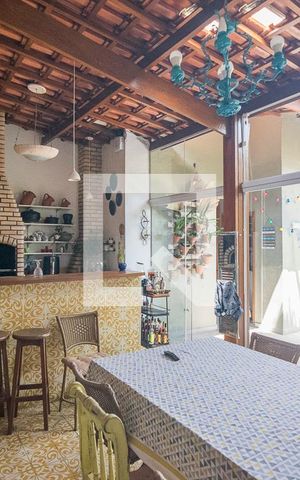 Casa à venda com 200m², 4 quartos e 2 vagas Casa à venda com 200m², 4 quartos e 2 vagasÁrea da Churrasqueira