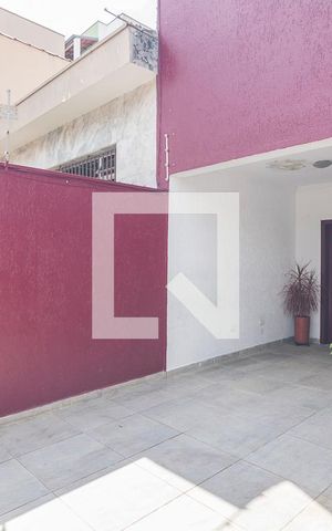Casa à venda com 200m², 4 quartos e 2 vagas Casa à venda com 200m², 4 quartos e 2 vagasGaragem