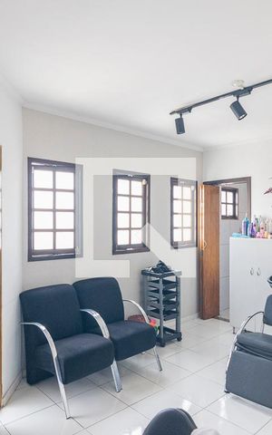 Casa à venda com 200m², 4 quartos e 2 vagas Casa à venda com 200m², 4 quartos e 2 vagasSala Edícula
