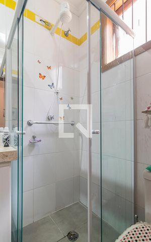 Casa à venda com 200m², 4 quartos e 2 vagas Casa à venda com 200m², 4 quartos e 2 vagasBanheiro da Suite 1