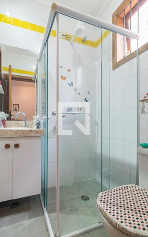 Casa à venda com 200m², 4 quartos e 2 vagas Casa à venda com 200m², 4 quartos e 2 vagasBanheiro da Suite 1