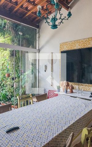 Casa à venda com 200m², 4 quartos e 2 vagas Casa à venda com 200m², 4 quartos e 2 vagasÁrea da Churrasqueira