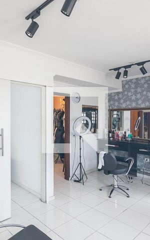 Casa à venda com 200m², 4 quartos e 2 vagas Casa à venda com 200m², 4 quartos e 2 vagasSala Edícula