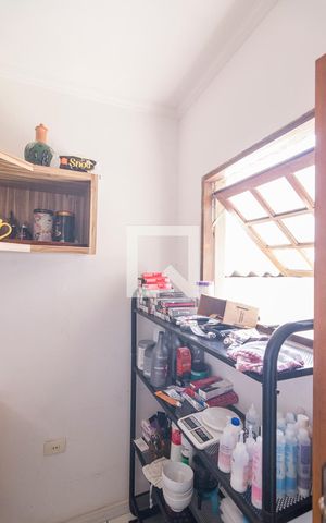 Casa à venda com 200m², 4 quartos e 2 vagas Casa à venda com 200m², 4 quartos e 2 vagasCozinha Edícula