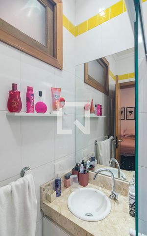 Casa à venda com 200m², 4 quartos e 2 vagas Casa à venda com 200m², 4 quartos e 2 vagasBanheiro da Suite 1