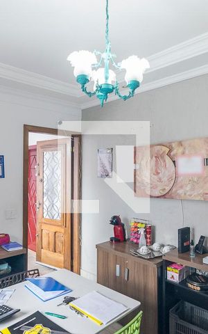 Casa à venda com 200m², 4 quartos e 2 vagas Casa à venda com 200m², 4 quartos e 2 vagasSala