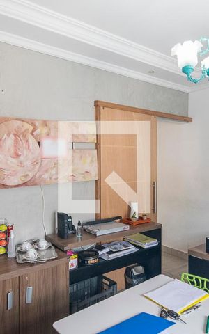 Casa à venda com 200m², 4 quartos e 2 vagas Casa à venda com 200m², 4 quartos e 2 vagasSala