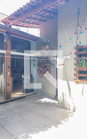 Casa à venda com 200m², 4 quartos e 2 vagas Casa à venda com 200m², 4 quartos e 2 vagasQuintal