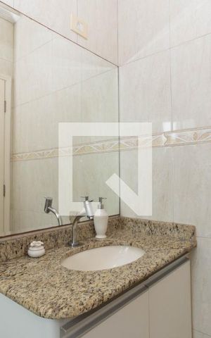 Casa de condomínio à venda com 175m², 3 quartos e 2 vagas Casa de condomínio à venda com 175m², 3 quartos e 2 vagasBanheiro da Suíte