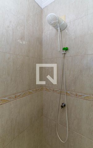 Casa de condomínio à venda com 175m², 3 quartos e 2 vagas Casa de condomínio à venda com 175m², 3 quartos e 2 vagasBanheiro Corredor