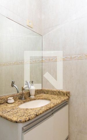 Casa de condomínio à venda com 175m², 3 quartos e 2 vagas Casa de condomínio à venda com 175m², 3 quartos e 2 vagasBanheiro Corredor