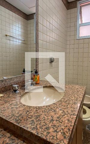 Apartamento à venda com 175m², 4 quartos e 3 vagas Apartamento à venda com 175m², 4 quartos e 3 vagasBanheiro da Suíte 1