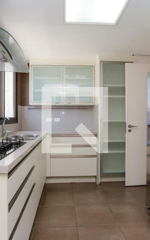 Apartamento à venda com 260m², 3 quartos e 4 vagas Apartamento à venda com 260m², 3 quartos e 4 vagasCozinha