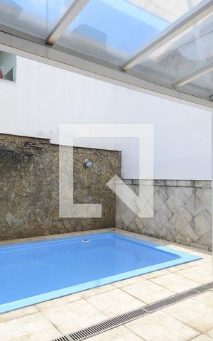 Casa à venda com 230m², 3 quartos e 3 vagasPiscina/ Churrasqueira