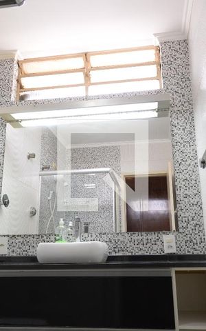 Casa à venda com 230m², 3 quartos e 3 vagasBanheiro Suíte 1