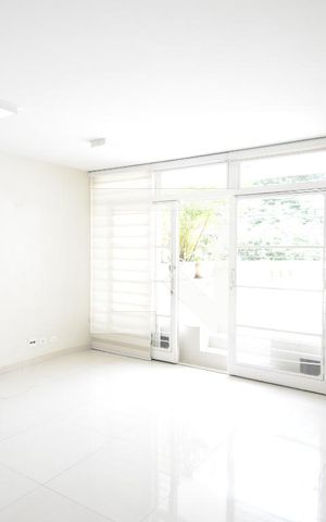 Casa à venda com 230m², 3 quartos e 3 vagasSala