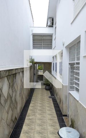Casa à venda com 230m², 3 quartos e 3 vagasCorredor