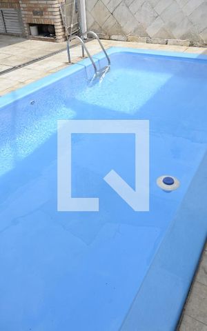 Casa à venda com 230m², 3 quartos e 3 vagasPiscina/ Churrasqueira