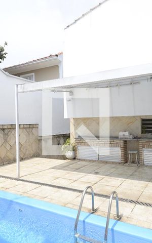 Casa à venda com 230m², 3 quartos e 3 vagasPiscina/ Churrasqueira