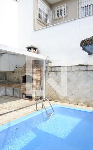 Casa à venda com 230m², 3 quartos e 3 vagasPiscina/ Churrasqueira
