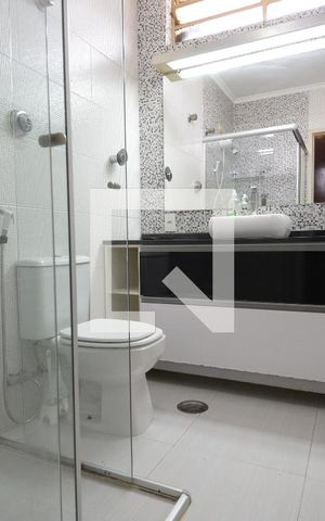 Casa à venda com 230m², 3 quartos e 3 vagasBanheiro Suíte 1