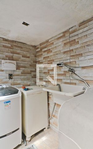Casa à venda com 166m², 2 quartos e 2 vagas Casa à venda com 166m², 2 quartos e 2 vagasÁrea de Serviço
