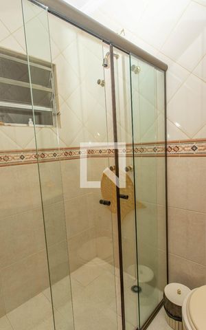 Casa à venda com 250m², 2 quartos e 2 vagas Casa à venda com 250m², 2 quartos e 2 vagasBanheiro da suíte 2