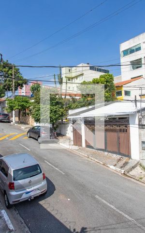 Casa à venda com 250m², 2 quartos e 2 vagas Casa à venda com 250m², 2 quartos e 2 vagasVista da varanda da sala de TV