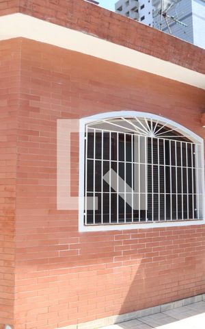 Casa para alugar com 90m², 3 quartos e 5 vagasFachada