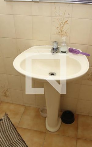 Casa para alugar com 90m², 3 quartos e 5 vagasBanheiro 1
