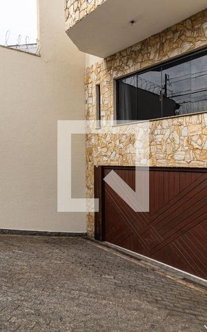 Casa à venda com 218m², 4 quartos e 4 vagas Casa à venda com 218m², 4 quartos e 4 vagasEntrada da Garagem