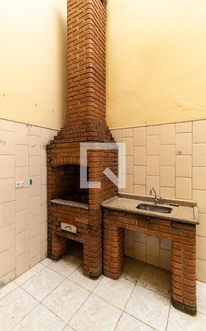 Casa à venda com 218m², 4 quartos e 4 vagas Casa à venda com 218m², 4 quartos e 4 vagasChurrasqueira