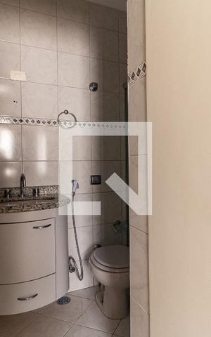 Casa à venda com 218m², 4 quartos e 4 vagas Casa à venda com 218m², 4 quartos e 4 vagasBanheiro da Suíte 2
