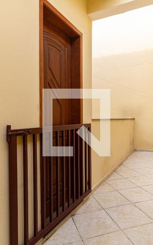 Casa à venda com 218m², 4 quartos e 4 vagas Casa à venda com 218m², 4 quartos e 4 vagasCorredor Lateral