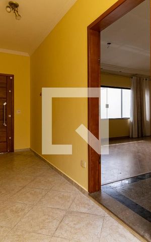 Casa à venda com 218m², 4 quartos e 4 vagas Casa à venda com 218m², 4 quartos e 4 vagasEntrada