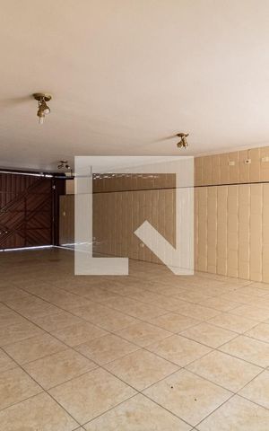Casa à venda com 218m², 4 quartos e 4 vagas Casa à venda com 218m², 4 quartos e 4 vagasSalão