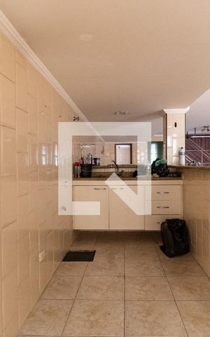 Casa à venda com 218m², 4 quartos e 4 vagas Casa à venda com 218m², 4 quartos e 4 vagasSalão