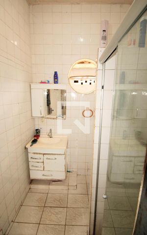 Casa à venda com 420m², 5 quartos e 3 vagasBanheiro 1
