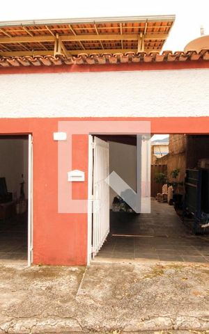 Casa à venda com 420m², 5 quartos e 3 vagasFachada
