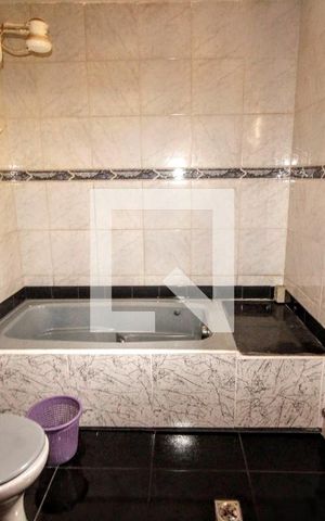 Casa à venda com 420m², 5 quartos e 3 vagasBanheiro 2