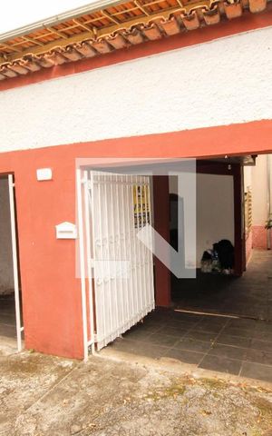 Casa à venda com 420m², 5 quartos e 3 vagasFachada