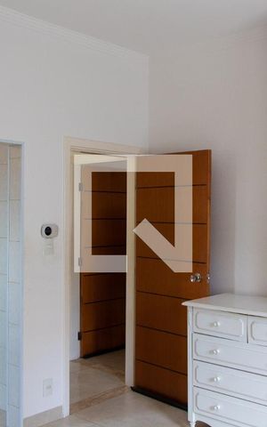 Casa à venda com 360m², 5 quartos e 4 vagas Casa à venda com 360m², 5 quartos e 4 vagasSUITE