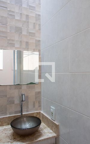 Casa à venda com 360m², 5 quartos e 4 vagas Casa à venda com 360m², 5 quartos e 4 vagasBANHEIRO SOCIAL