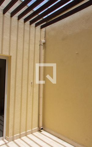 Casa à venda com 360m², 5 quartos e 4 vagas Casa à venda com 360m², 5 quartos e 4 vagasÁREA DE LUZ QUARTO 3