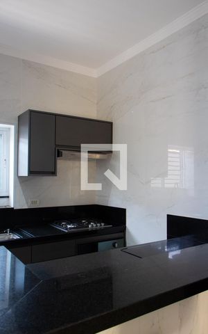 Casa à venda com 360m², 5 quartos e 4 vagas Casa à venda com 360m², 5 quartos e 4 vagasCOZINHA