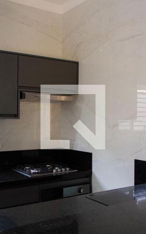 Casa à venda com 360m², 5 quartos e 4 vagas Casa à venda com 360m², 5 quartos e 4 vagasCOZINHA