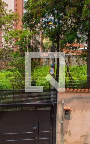 Casa à venda com 360m², 5 quartos e 4 vagas Casa à venda com 360m², 5 quartos e 4 vagasÁREA EXTERNA