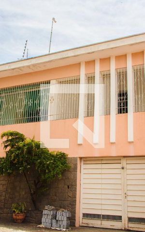 Casa à venda com 360m², 5 quartos e 4 vagas Casa à venda com 360m², 5 quartos e 4 vagasÁREA EXTERNA
