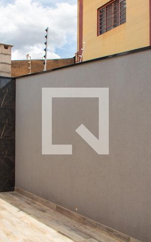 Casa à venda com 360m², 5 quartos e 4 vagas Casa à venda com 360m², 5 quartos e 4 vagasÁREA EXTERNA
