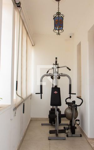Casa à venda com 360m², 5 quartos e 4 vagas Casa à venda com 360m², 5 quartos e 4 vagasVARANDA SALA DE ESTAR